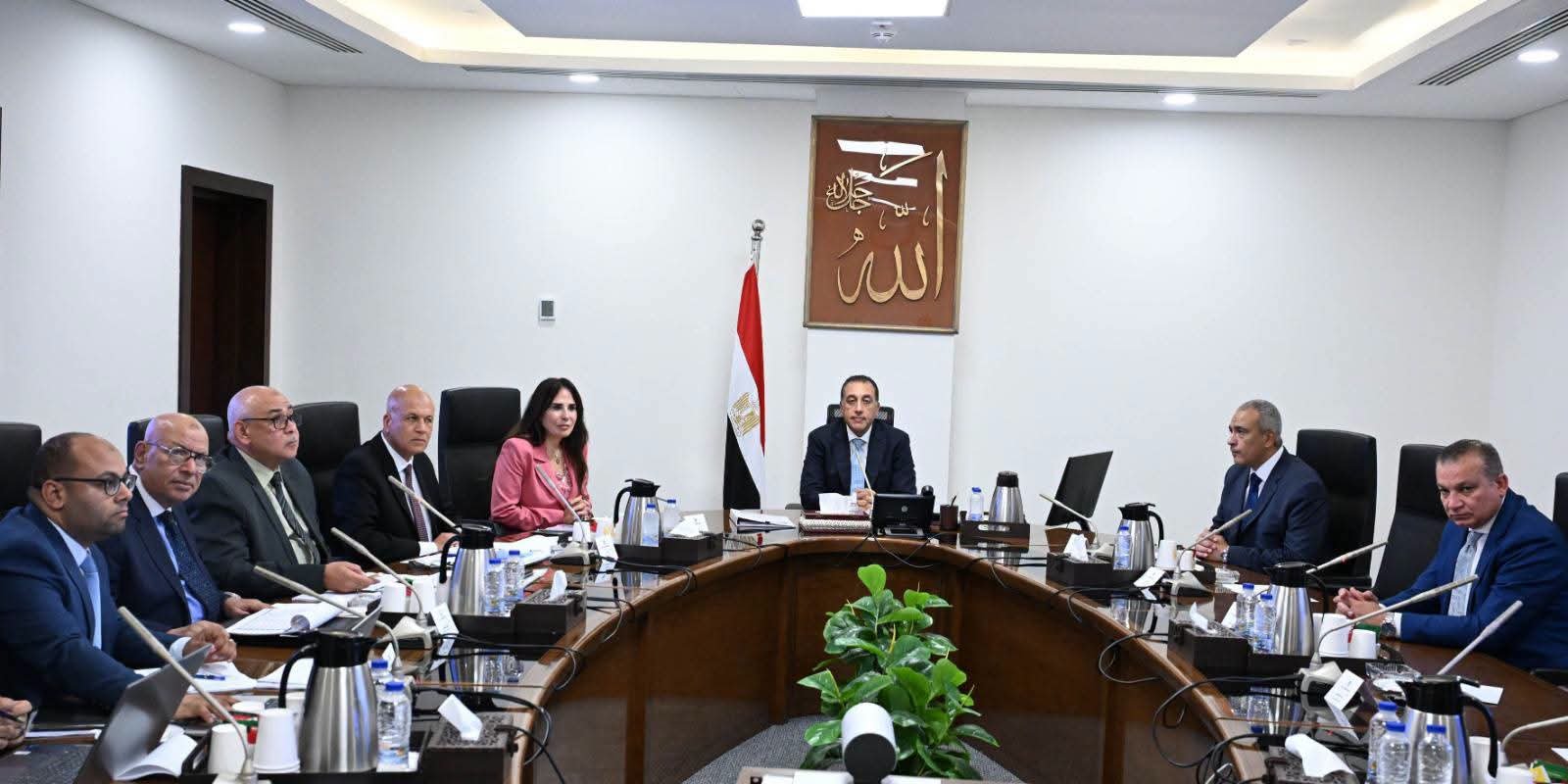 رئيس الوزراء يتابع الموقف التنفيذي لمشروعات مياه الشرب والصرف الصحي