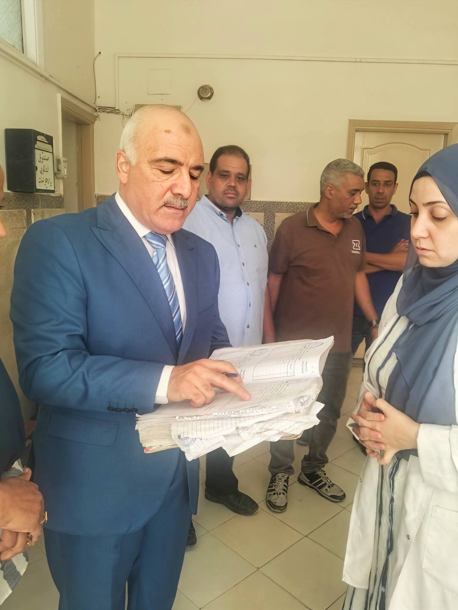 وكيل وزارة الصحة بالجيزة يفاجئ مركز صحة العمرانية ليلا 