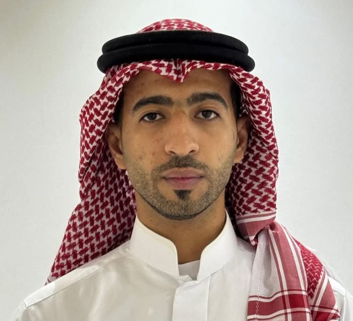 عبدالعزيز الحاتم: رحلة إعلامية تجمع بين الخبرة والإبداع