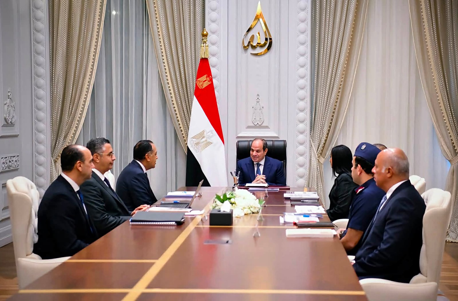 الرئيس السيسي يوجه بتحقيق الاكتفاء الذاتى من السلع الاستراتيجية وضبط الأسواق
