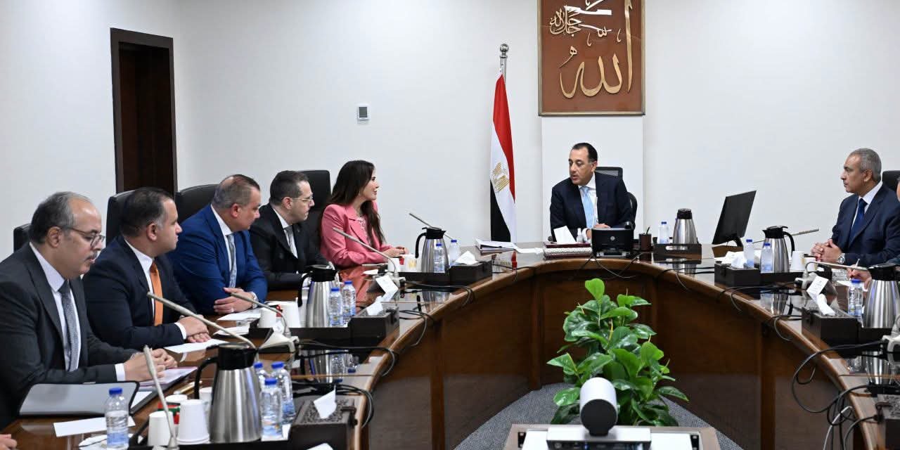 رئيس الوزراء يستعرض استراتيجية تطوير وتنمية مدن الساحل الشمالي الغربي والموقف التنفيذي الحالي  